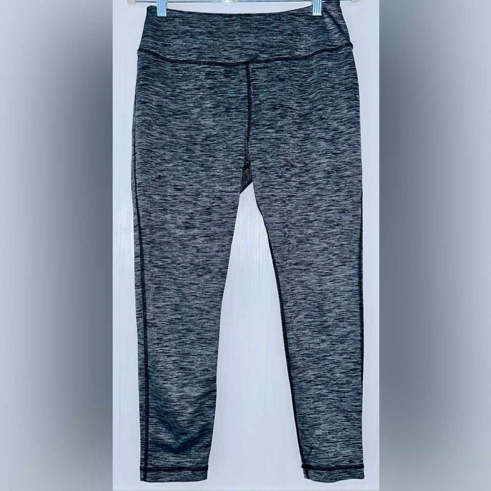 Vineyard Vines 🐳 Medium Performance Leggings-Tights-Fitted-Black&White Stripe